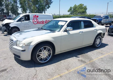 2007 Chrysler 300 z USA, uszkodzony, nr VIN 2C3KA43R67H855352